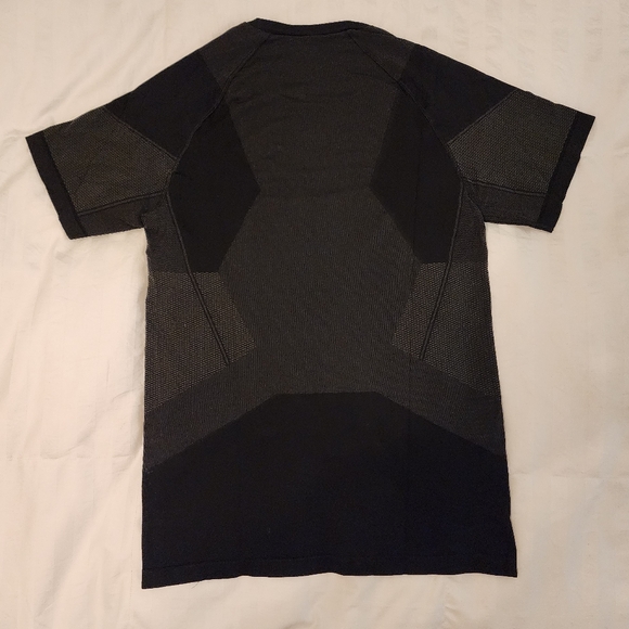 Gymshark Men's Shortsleeve Top - Picture 3 of 4